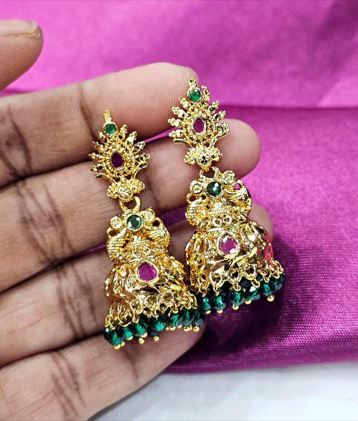 420 Antique gold screw back green buttas just 399 - Image 1