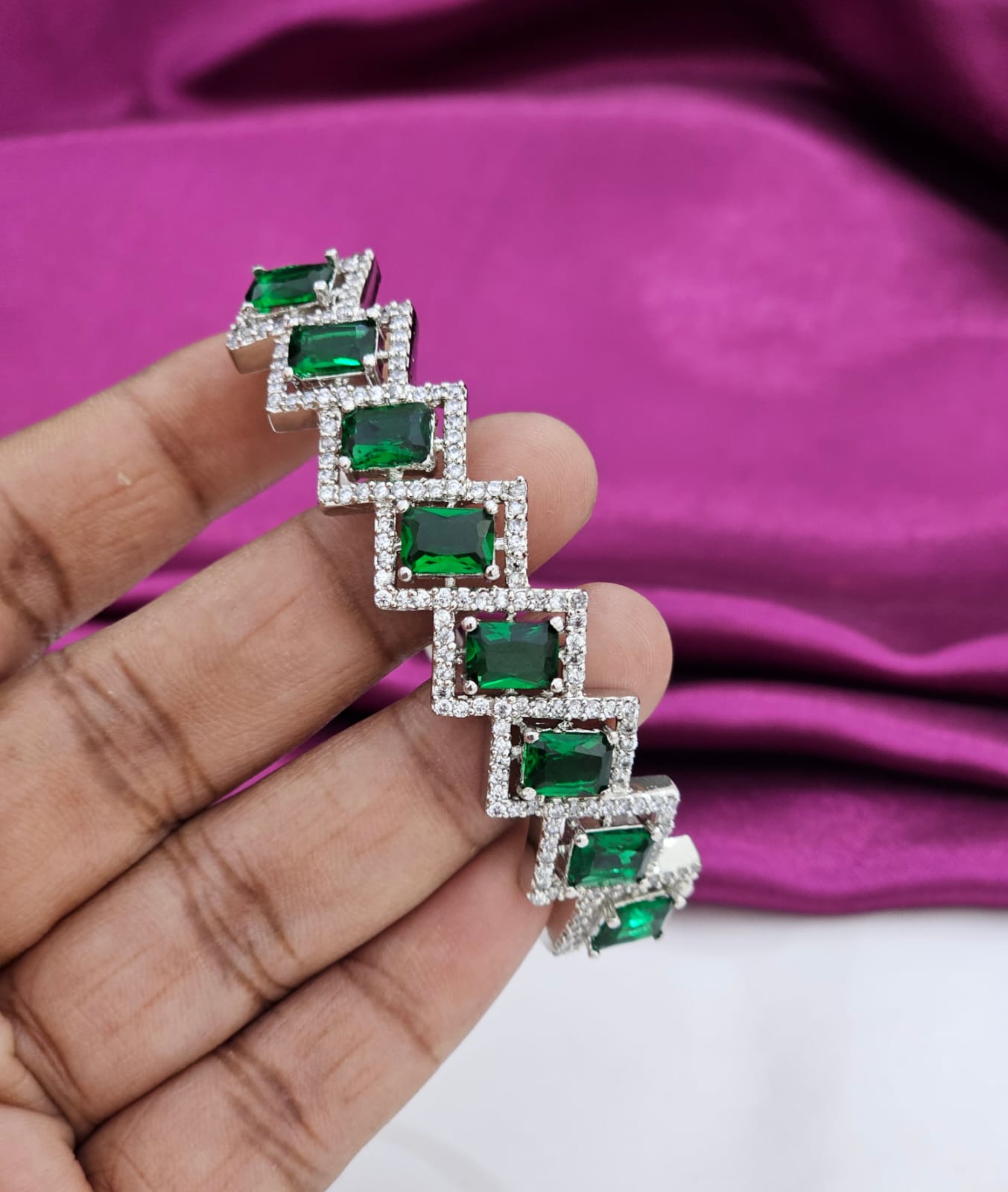 506 Openable bracelet fit green colour just 799 - Image 1