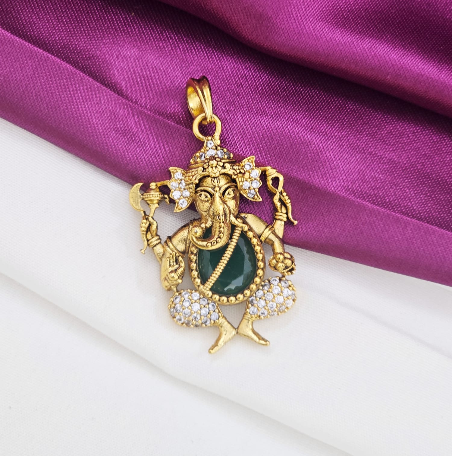 522 Ganapati locketwith green stone just 350 - Image 1