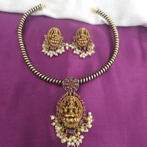 Hasli with pendent with eartops nakshi desighn