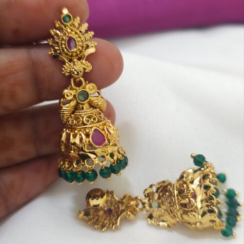 Antique gold polish buttas