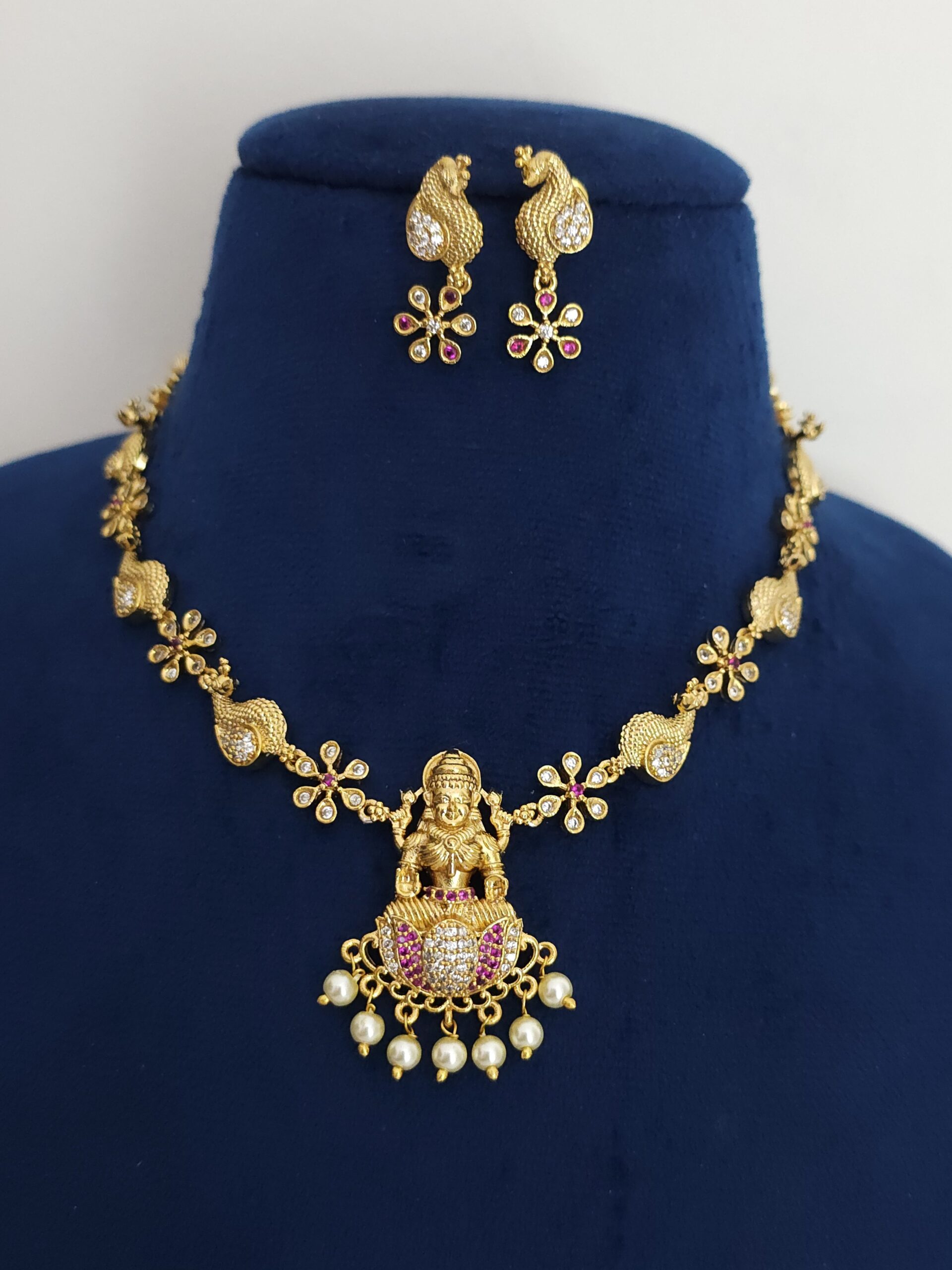 2026/03/1005234970-scaled.jpg Gold polish neck set with pink stone - Image 1