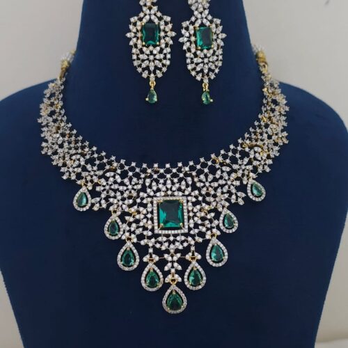 Dimond replica neck set green stones 1899 free shipping