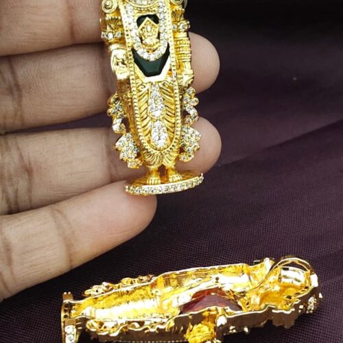 Lord venkateswara Swamy 699 pendent with green stone