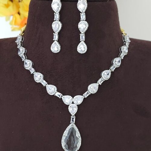 Dimond replica neck set 699 free shipping